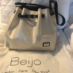 Beijo begin cream with black accents